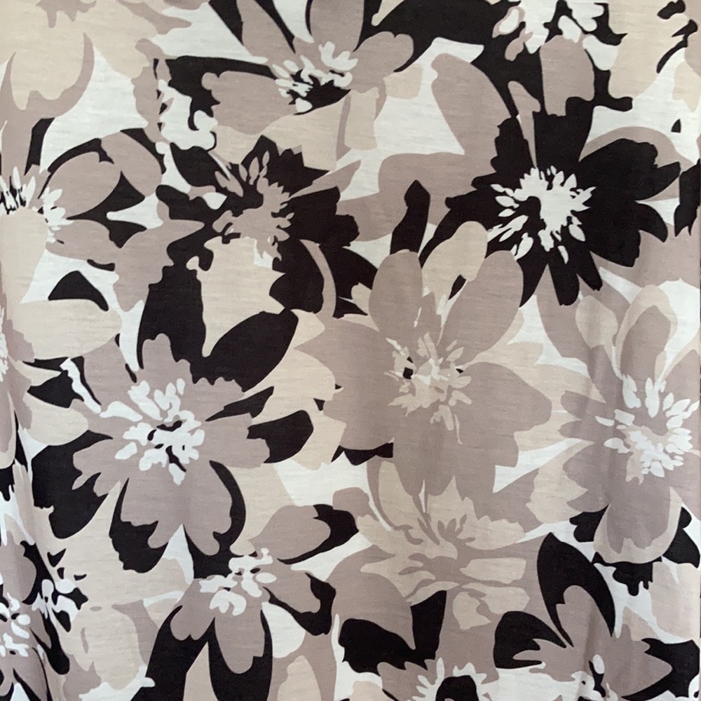 Preswick & Moore top floral print w detail at neckline neutral  3X - Picture 13 of 17